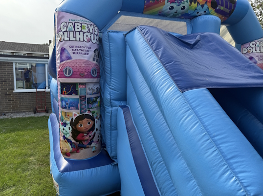 Bounce, Jump N Slide (Gabby's Dollhouse)